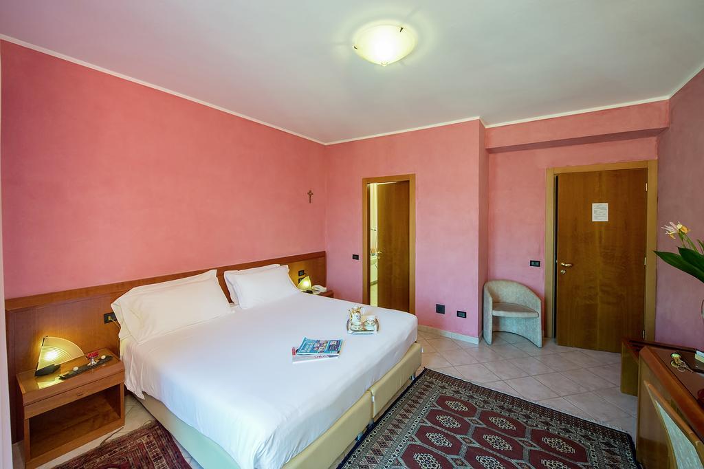Hotel San Gerolamo Vercurago Екстер'єр фото